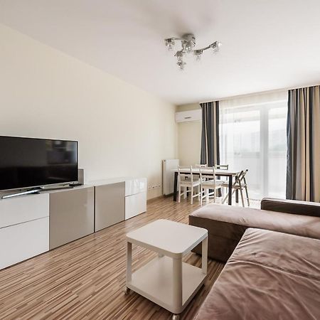 Metro Kondratowicza Spacious Apartment Warsaw Exterior photo
