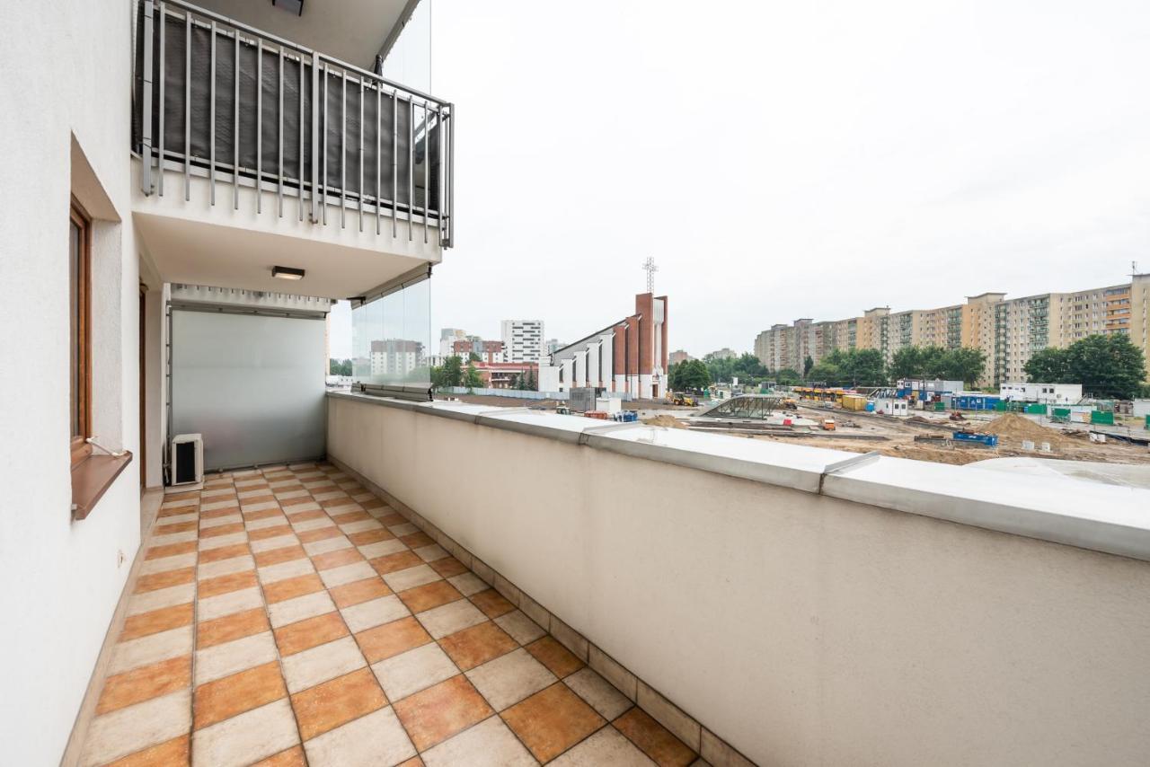 Metro Kondratowicza Spacious Apartment Warsaw Exterior photo