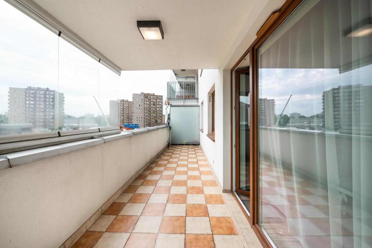 Metro Kondratowicza Spacious Apartment Warsaw Exterior photo