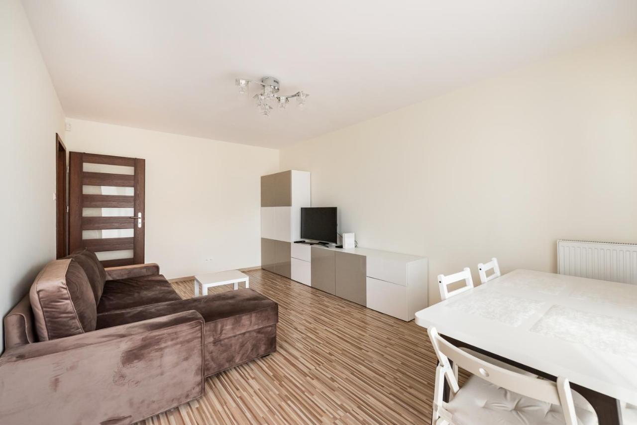 Metro Kondratowicza Spacious Apartment Warsaw Exterior photo
